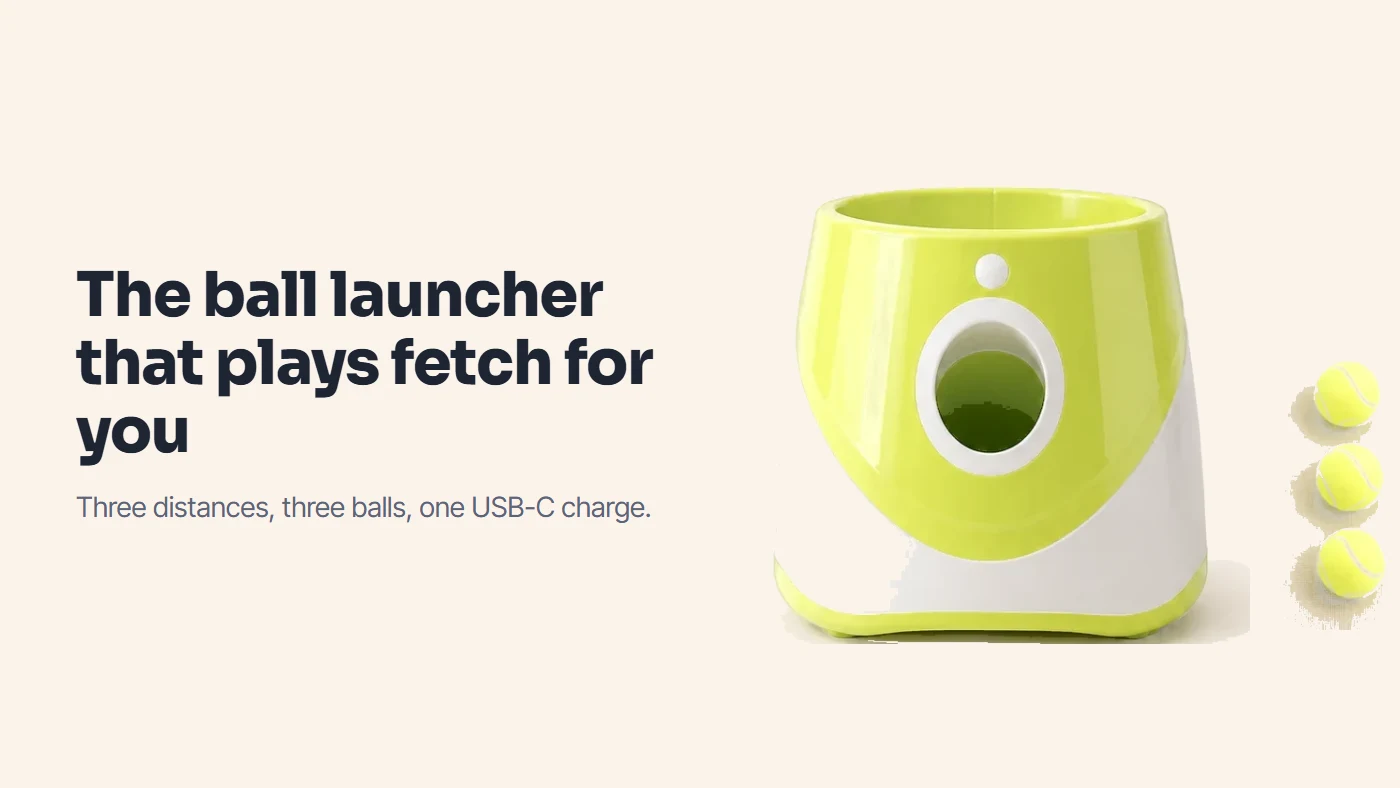 The automatic ball launcher on a pale background with three balls, under the line “The ball launcher that plays fetch for you”