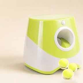 The launcher — 3 balls included
